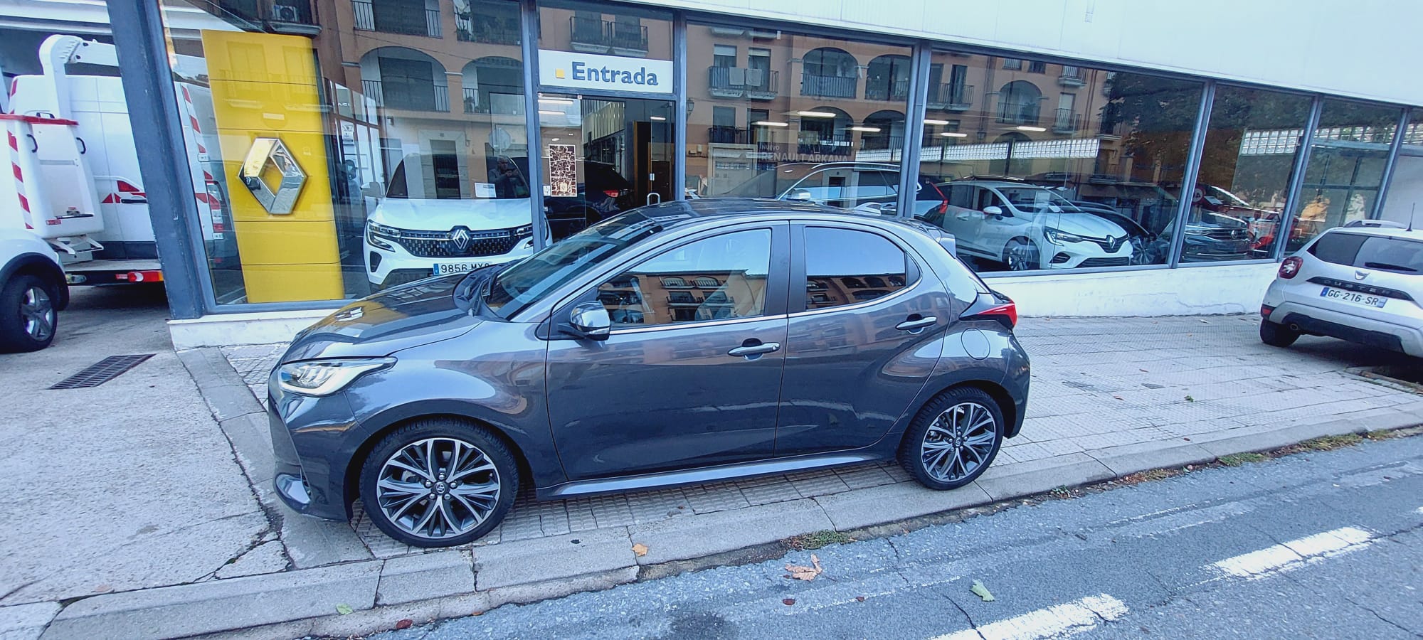 Toyota Yaris 116 cv hyb miniatura 2